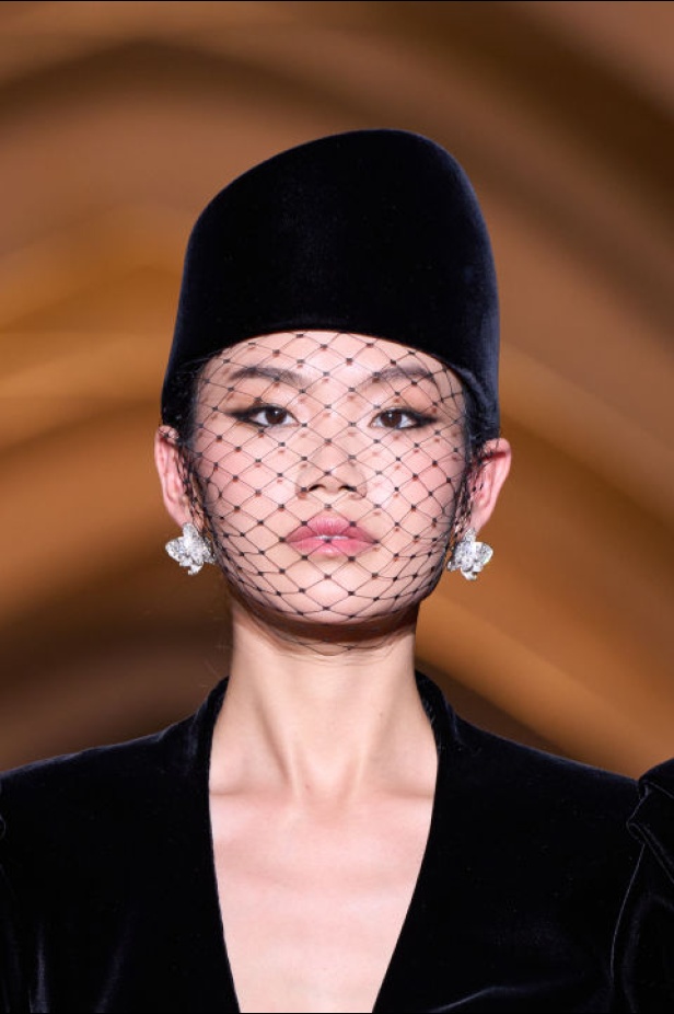 اطلالات جمالية لمجموعة Tamara Ralph للأزياء الراقية لموسم خريف وشتاء 2024-2025