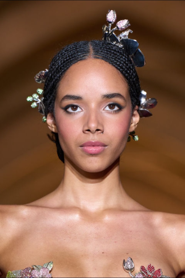 اطلالات جمالية لمجموعة Tamara Ralph للأزياء الراقية لموسم خريف وشتاء 2024-2025