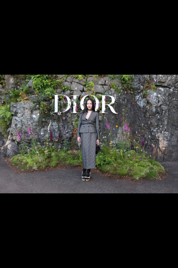 مجموعة ديور Cruise 2025 تحتفل بالروابط القوية بين الدار واسكتلندا... وماريا غراتسيا كيوري تتبّع خطوات "كريستيان ديور" حول العالم