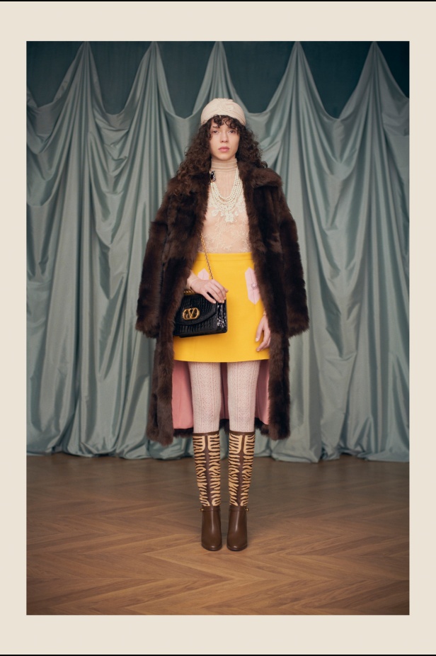 "فالينتنو" تفاجئ عشاق الدار والموضة بأول مجموعة تحمل توقيع Alessandro Michele... مزيج بين سمات العلامة ولمسة المصمم الخاصة 