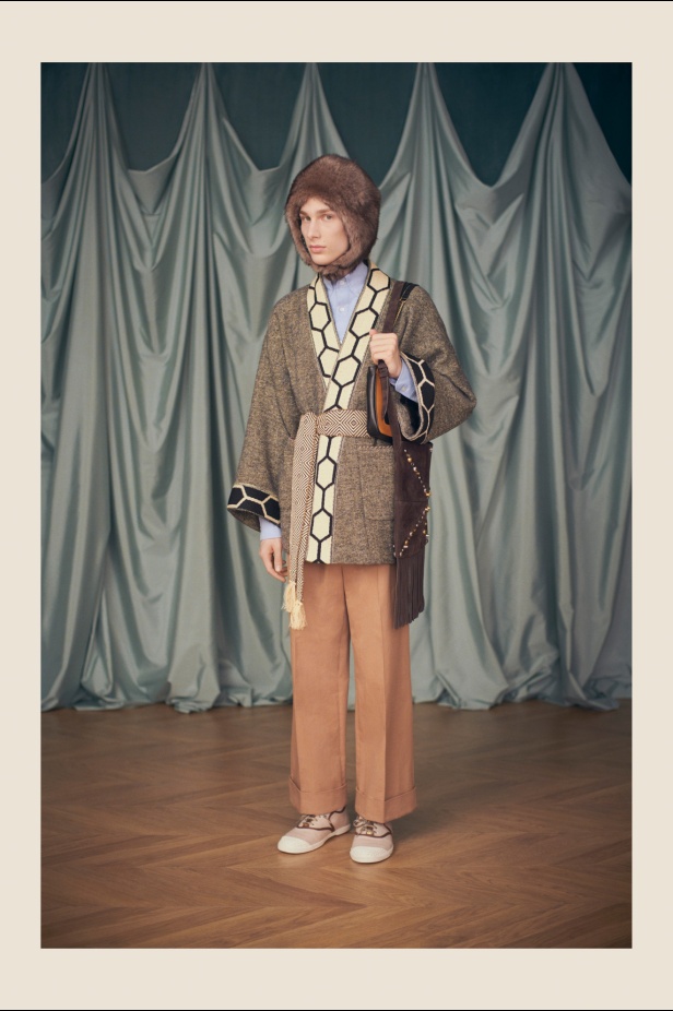 "فالينتنو" تفاجئ عشاق الدار والموضة بأول مجموعة تحمل توقيع Alessandro Michele... مزيج بين سمات العلامة ولمسة المصمم الخاصة 