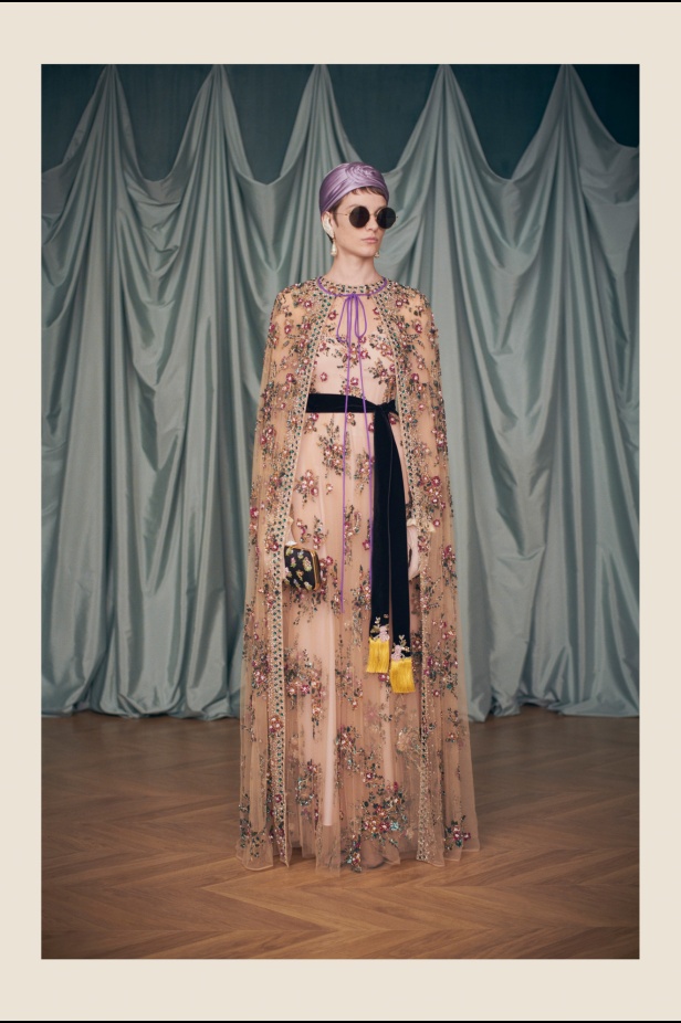 "فالينتنو" تفاجئ عشاق الدار والموضة بأول مجموعة تحمل توقيع Alessandro Michele... مزيج بين سمات العلامة ولمسة المصمم الخاصة 