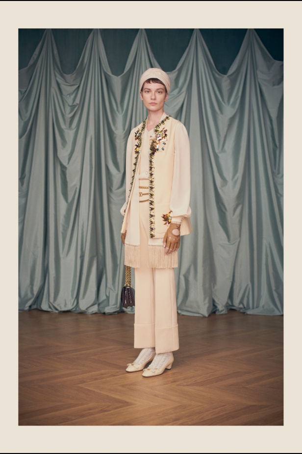 "فالينتنو" تفاجئ عشاق الدار والموضة بأول مجموعة تحمل توقيع Alessandro Michele... مزيج بين سمات العلامة ولمسة المصمم الخاصة 