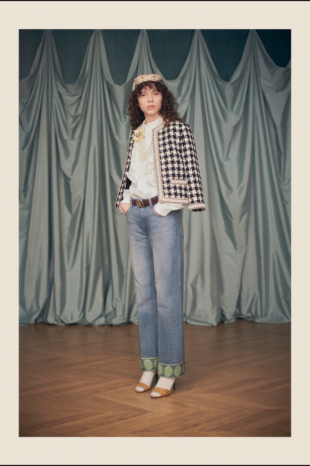 "فالينتنو" تفاجئ عشاق الدار والموضة بأول مجموعة تحمل توقيع Alessandro Michele... مزيج بين سمات العلامة ولمسة المصمم الخاصة 