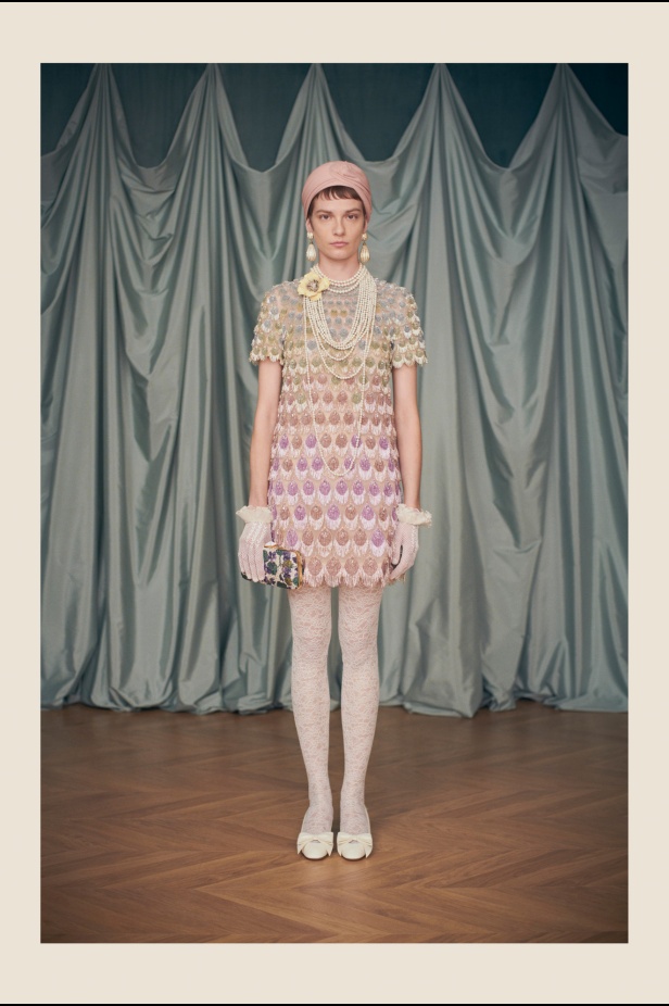 "فالينتنو" تفاجئ عشاق الدار والموضة بأول مجموعة تحمل توقيع Alessandro Michele... مزيج بين سمات العلامة ولمسة المصمم الخاصة 