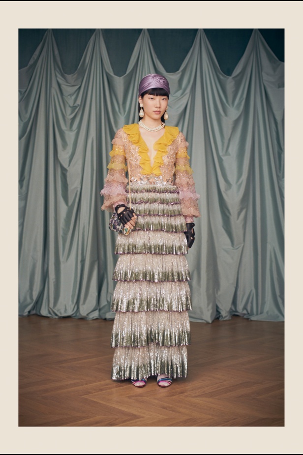 "فالينتنو" تفاجئ عشاق الدار والموضة بأول مجموعة تحمل توقيع Alessandro Michele... مزيج بين سمات العلامة ولمسة المصمم الخاصة 