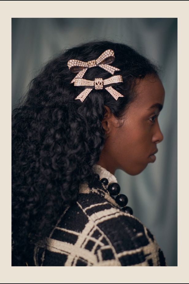 "فالينتنو" تفاجئ عشاق الدار والموضة بأول مجموعة تحمل توقيع Alessandro Michele... مزيج بين سمات العلامة ولمسة المصمم الخاصة 