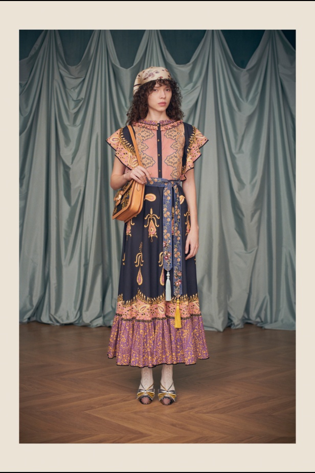 "فالينتنو" تفاجئ عشاق الدار والموضة بأول مجموعة تحمل توقيع Alessandro Michele... مزيج بين سمات العلامة ولمسة المصمم الخاصة 