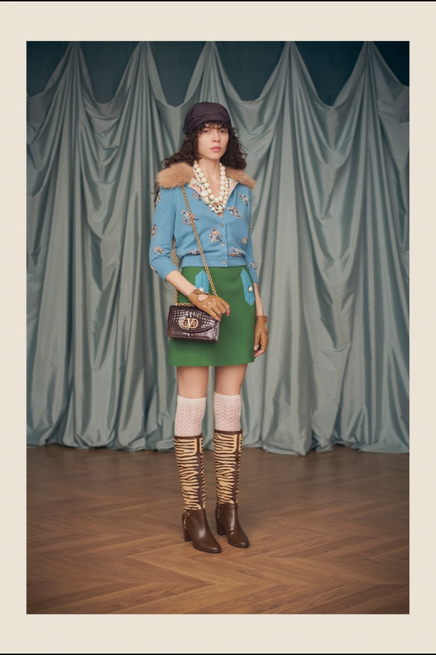 "فالينتنو" تفاجئ عشاق الدار والموضة بأول مجموعة تحمل توقيع Alessandro Michele... مزيج بين سمات العلامة ولمسة المصمم الخاصة 