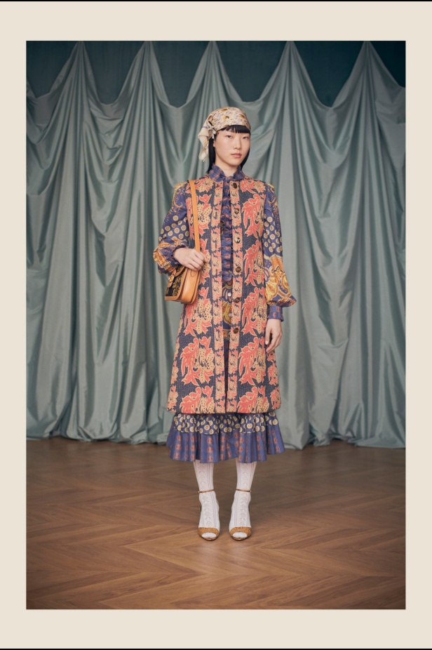 "فالينتنو" تفاجئ عشاق الدار والموضة بأول مجموعة تحمل توقيع Alessandro Michele... مزيج بين سمات العلامة ولمسة المصمم الخاصة 