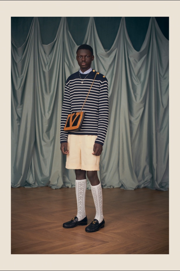 "فالينتنو" تفاجئ عشاق الدار والموضة بأول مجموعة تحمل توقيع Alessandro Michele... مزيج بين سمات العلامة ولمسة المصمم الخاصة 