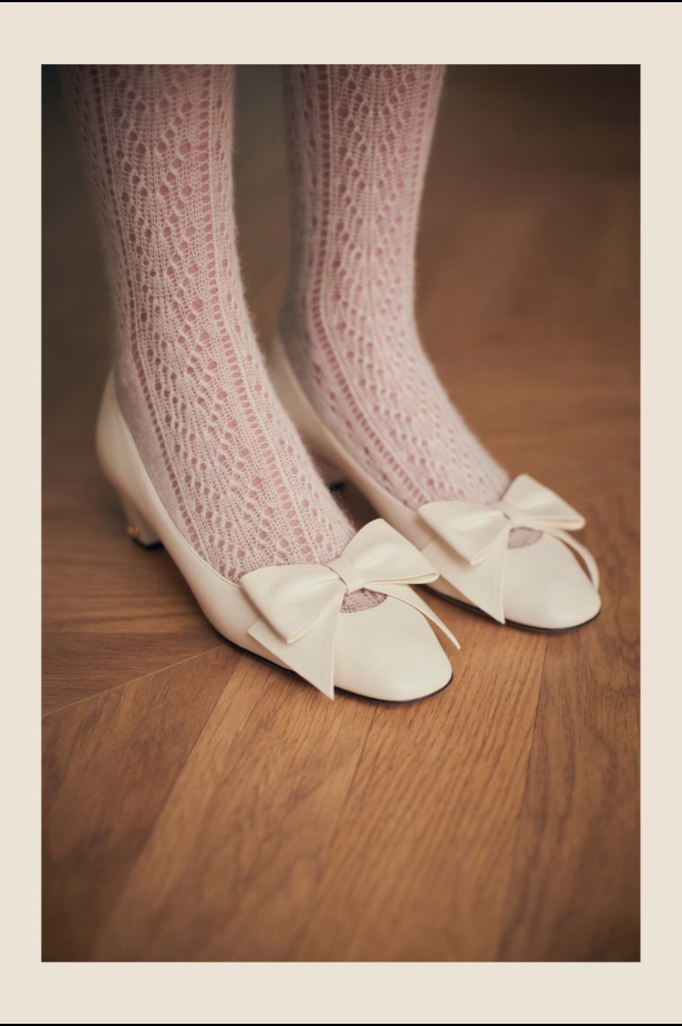 "فالينتنو" تفاجئ عشاق الدار والموضة بأول مجموعة تحمل توقيع Alessandro Michele... مزيج بين سمات العلامة ولمسة المصمم الخاصة 