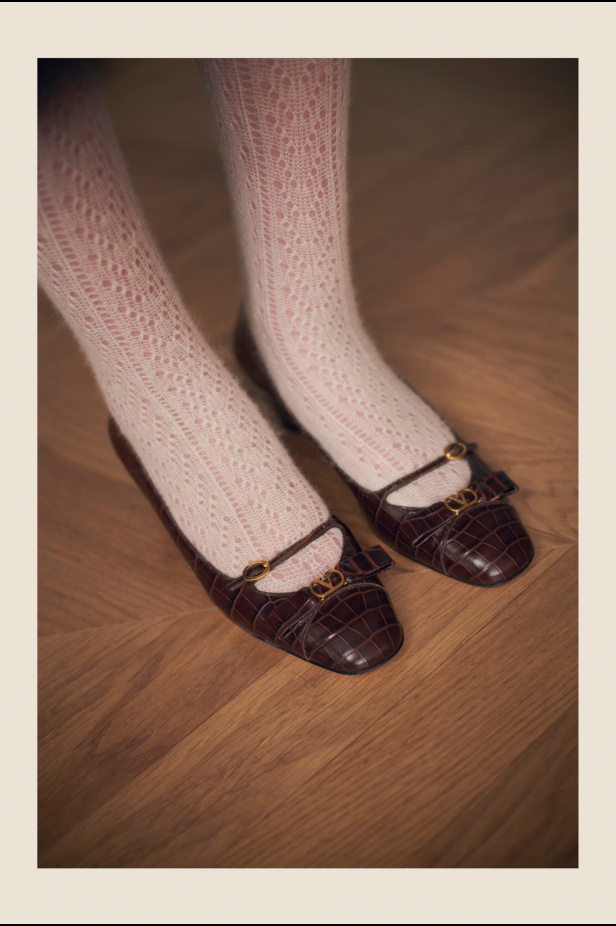 "فالينتنو" تفاجئ عشاق الدار والموضة بأول مجموعة تحمل توقيع Alessandro Michele... مزيج بين سمات العلامة ولمسة المصمم الخاصة 