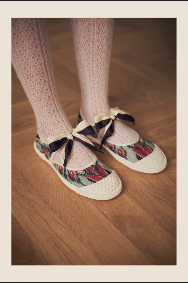 "فالينتنو" تفاجئ عشاق الدار والموضة بأول مجموعة تحمل توقيع Alessandro Michele... مزيج بين سمات العلامة ولمسة المصمم الخاصة 