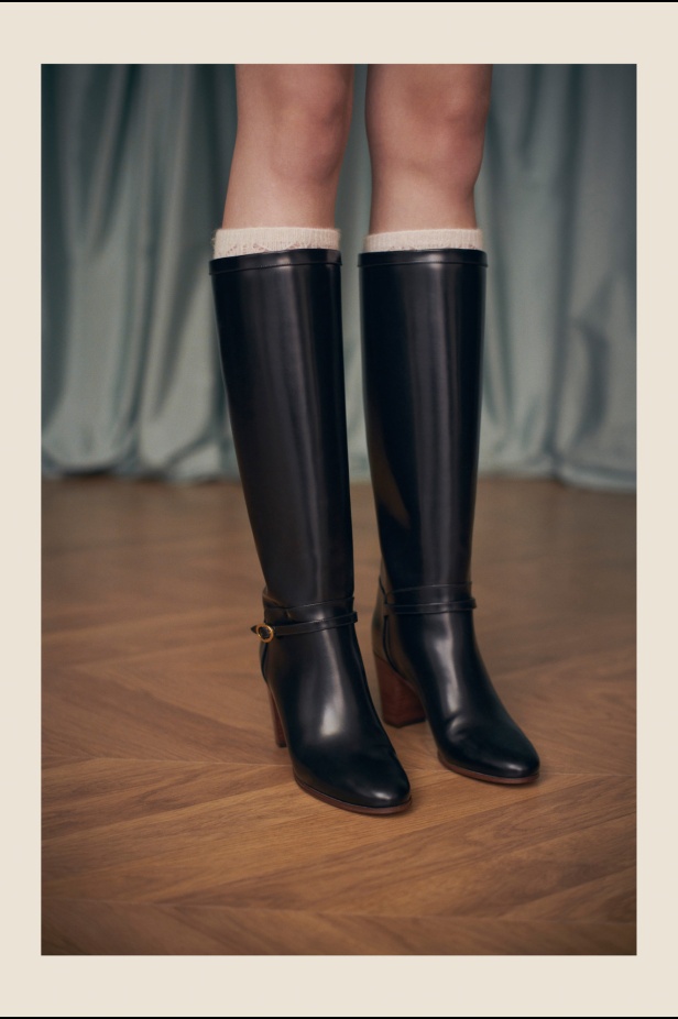 "فالينتنو" تفاجئ عشاق الدار والموضة بأول مجموعة تحمل توقيع Alessandro Michele... مزيج بين سمات العلامة ولمسة المصمم الخاصة 