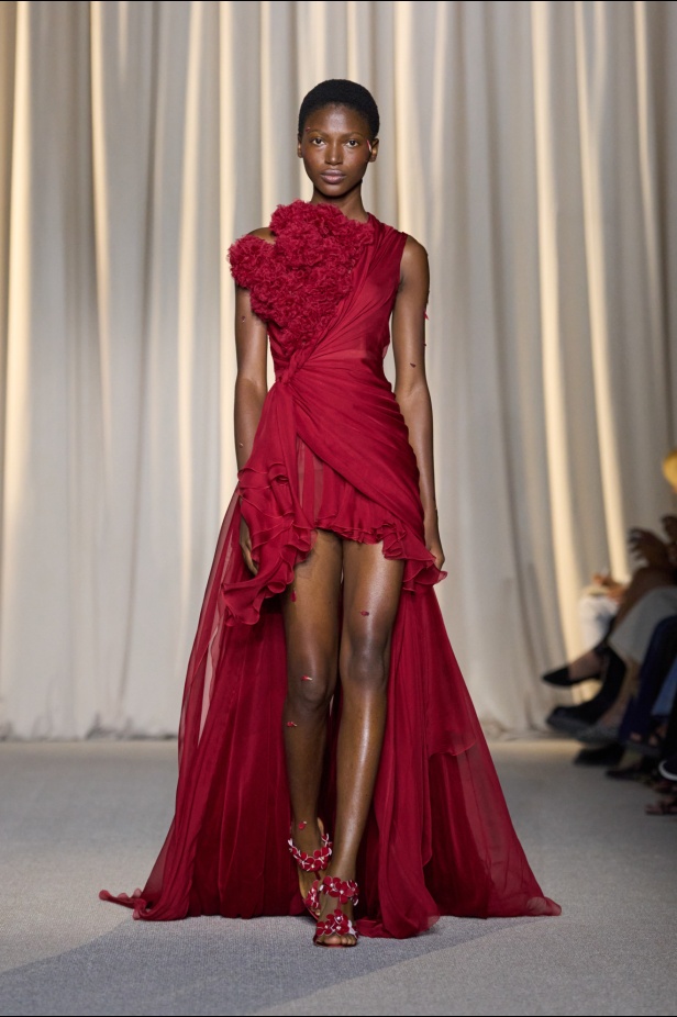 مجموعة جامباتيستا فالي خريف و شتاء 2024-2025 للأزياء الراقية