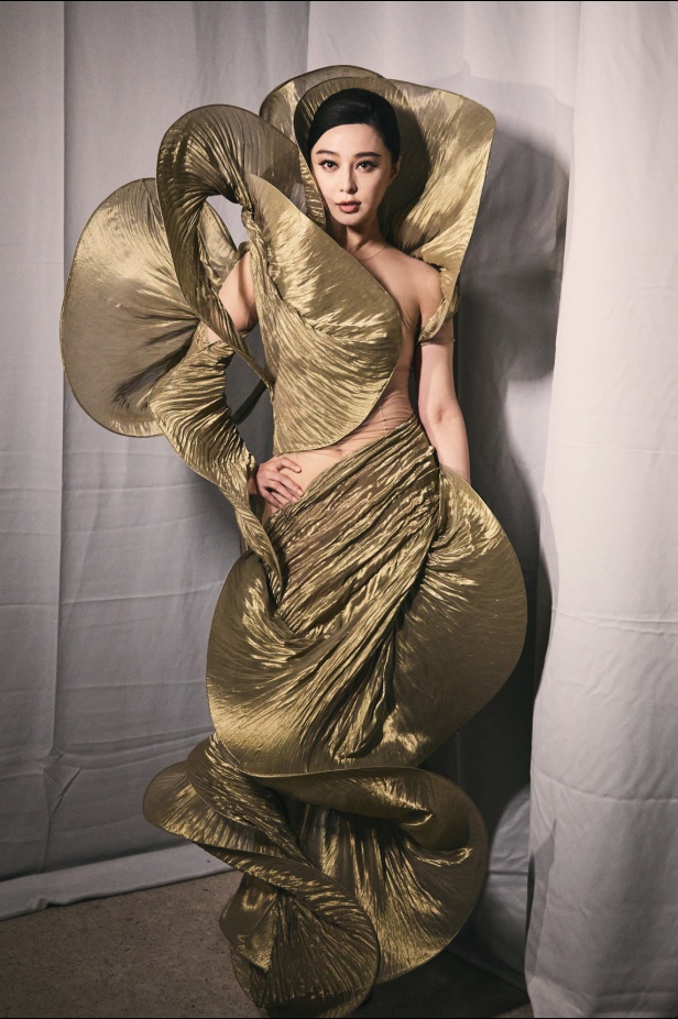 مجموعة Iris van Harpen للهوت كوتور لموسم خريف 2024