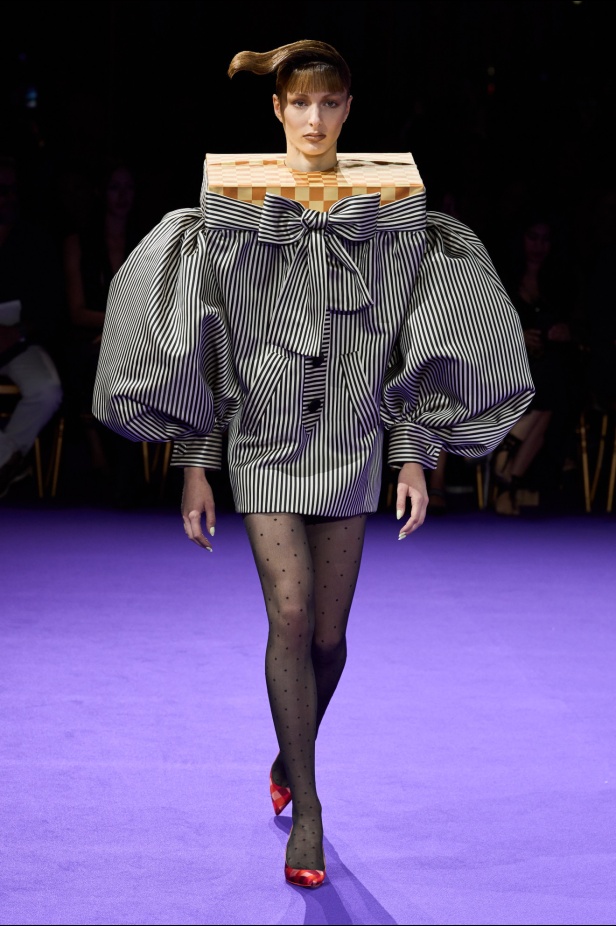 مجموعة Viktor&Rolf للهوت كوتور لموسم خريف 2024