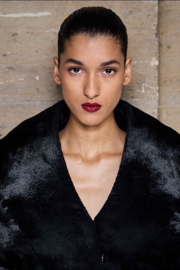 اطلالات جمالية لمجموعة Ashi Studio لـخريف وشتاء 2024-2025