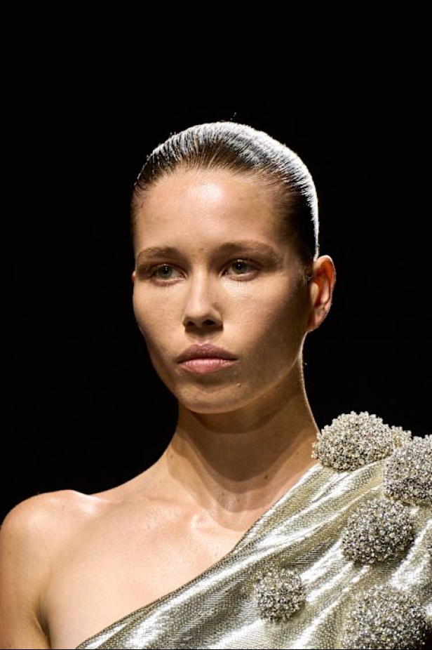 اطلالات جمالية لمجموعة Ashi Studio لـخريف وشتاء 2024-2025