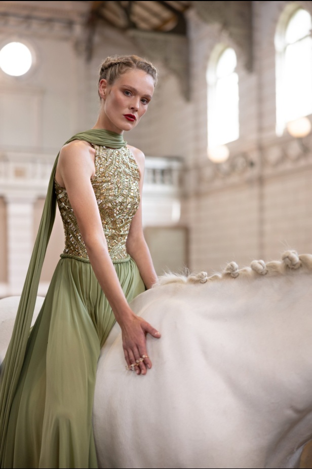 إبداع وأناقة في مجموعة رامي قاضي "Meydan" لخريف وشتاء 2024-2025... تجسيد روح الفروسية برقيّ وأنوثة لا مثيل لهما