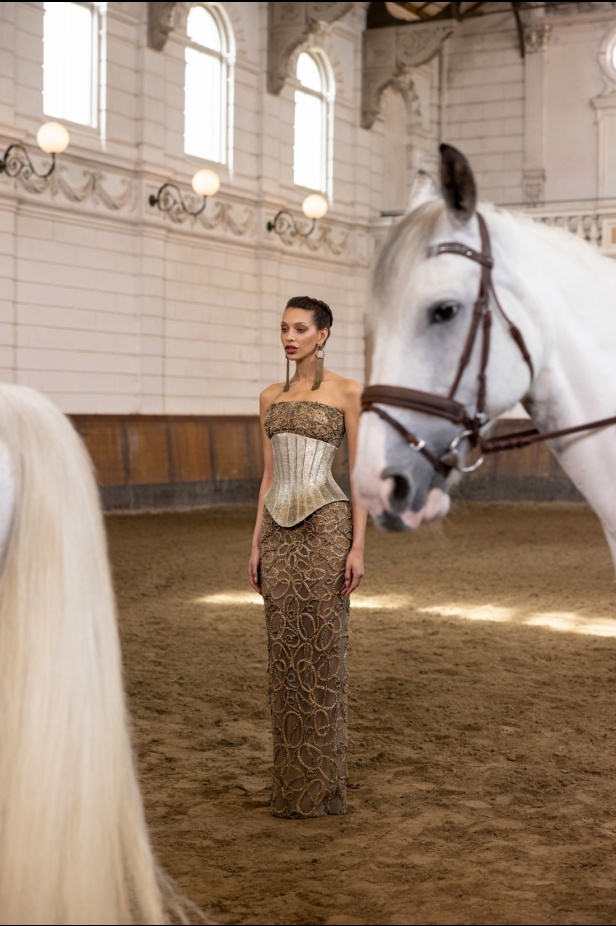 إبداع وأناقة في مجموعة رامي قاضي "Meydan" لخريف وشتاء 2024-2025... تجسيد روح الفروسية برقيّ وأنوثة لا مثيل لهما