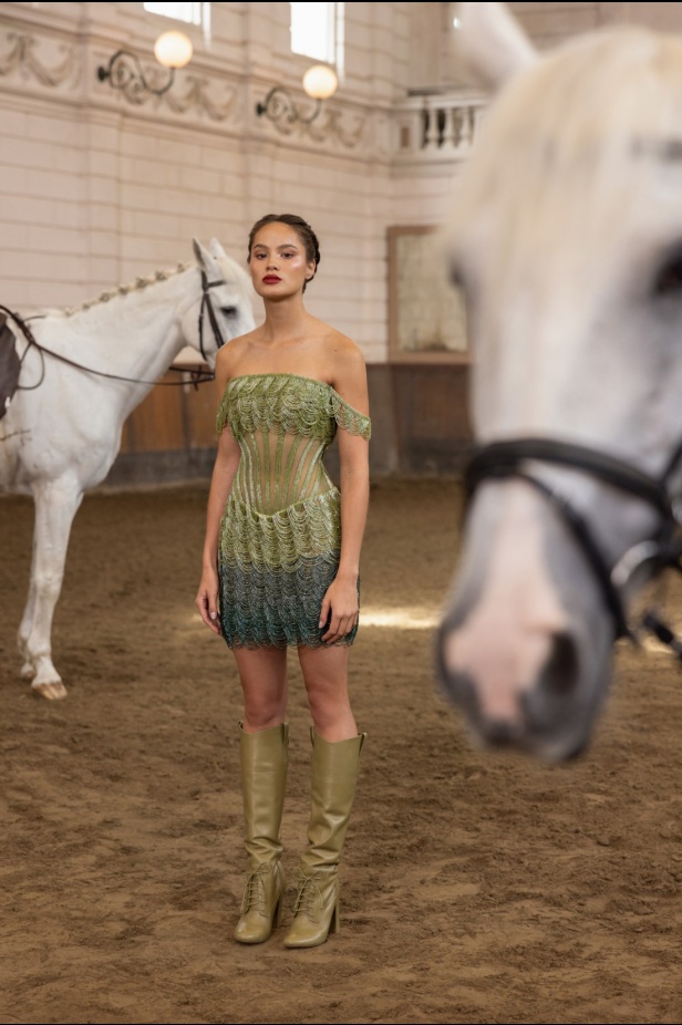 إبداع وأناقة في مجموعة رامي قاضي "Meydan" لخريف وشتاء 2024-2025... تجسيد روح الفروسية برقيّ وأنوثة لا مثيل لهما