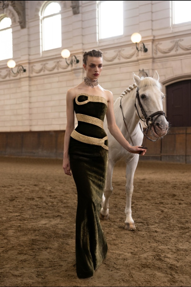 إبداع وأناقة في مجموعة رامي قاضي "Meydan" لخريف وشتاء 2024-2025... تجسيد روح الفروسية برقيّ وأنوثة لا مثيل لهما