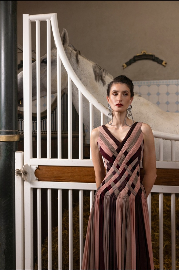 إبداع وأناقة في مجموعة رامي قاضي "Meydan" لخريف وشتاء 2024-2025... تجسيد روح الفروسية برقيّ وأنوثة لا مثيل لهما