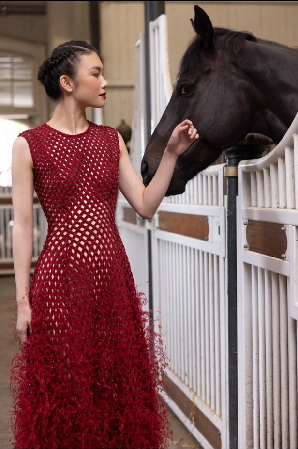 إبداع وأناقة في مجموعة رامي قاضي "Meydan" لخريف وشتاء 2024-2025... تجسيد روح الفروسية برقيّ وأنوثة لا مثيل لهما