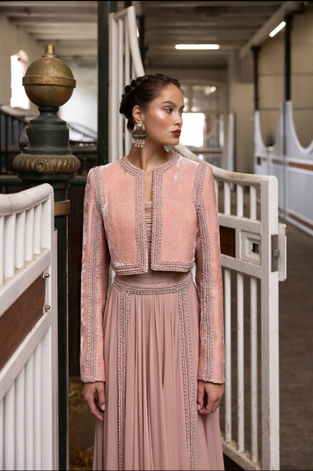 إبداع وأناقة في مجموعة رامي قاضي "Meydan" لخريف وشتاء 2024-2025... تجسيد روح الفروسية برقيّ وأنوثة لا مثيل لهما