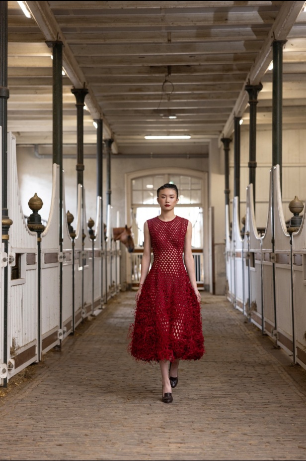 إبداع وأناقة في مجموعة رامي قاضي "Meydan" لخريف وشتاء 2024-2025... تجسيد روح الفروسية برقيّ وأنوثة لا مثيل لهما