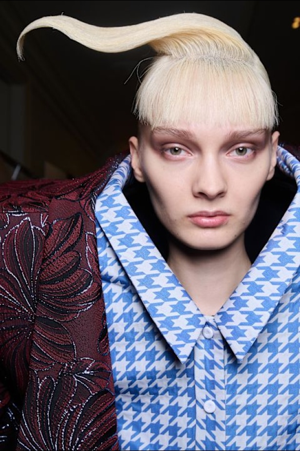 اطلالات جمالية لمجموعة Viktor&Rolf للهوت كوتور لموسم خريف 2024