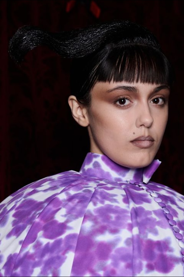 اطلالات جمالية لمجموعة Viktor&Rolf للهوت كوتور لموسم خريف 2024