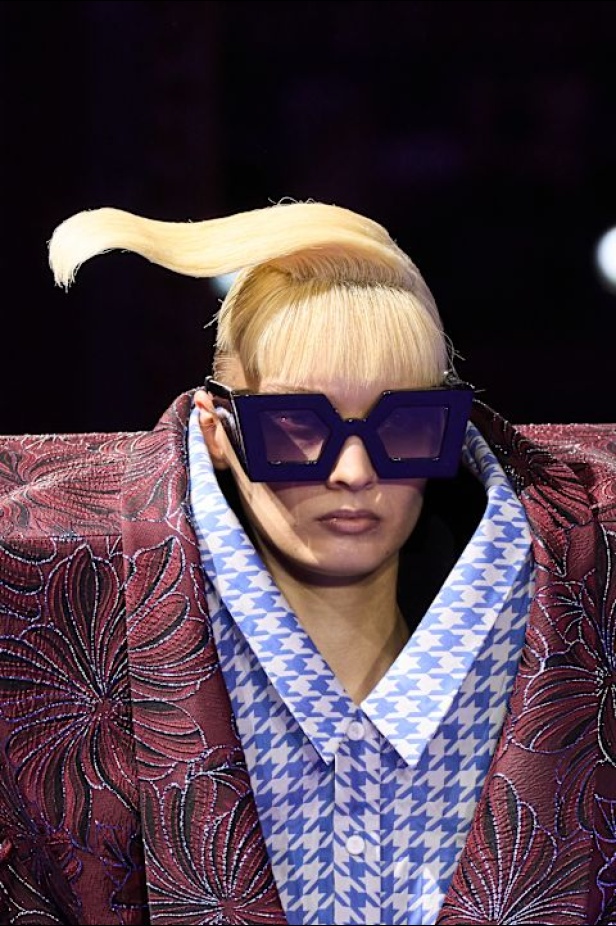 اطلالات جمالية لمجموعة Viktor&Rolf للهوت كوتور لموسم خريف 2024