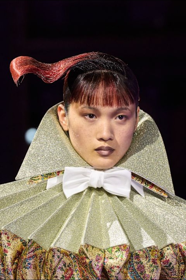 اطلالات جمالية لمجموعة Viktor&Rolf للهوت كوتور لموسم خريف 2024