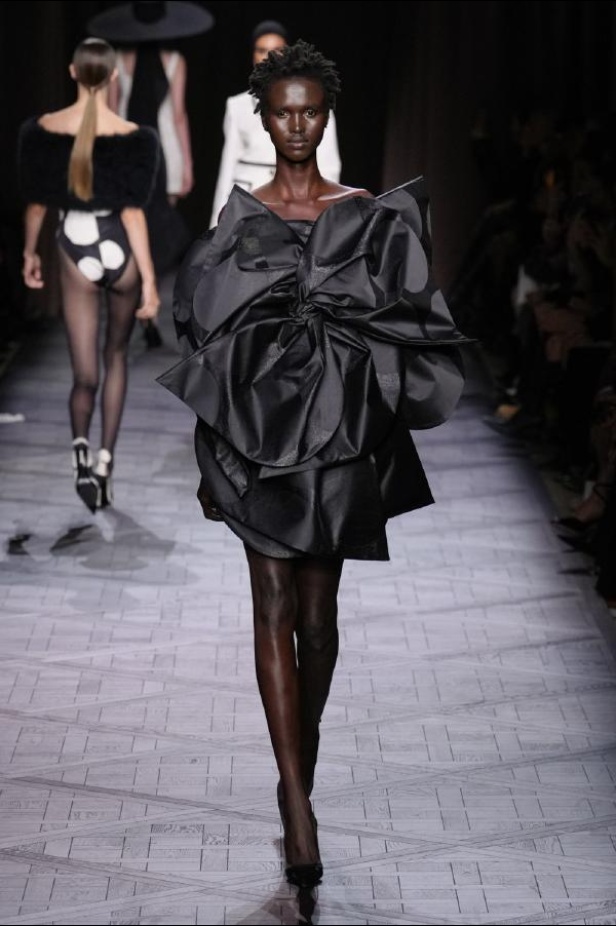 مجموعة Nina Ricci لربيع وصيف 2025 في باريس