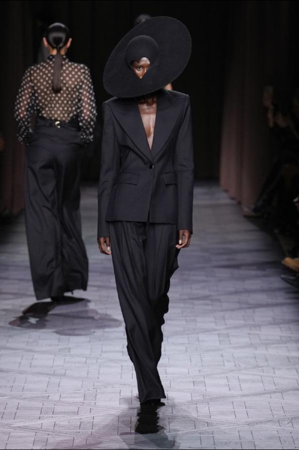 مجموعة Nina Ricci لربيع وصيف 2025 في باريس