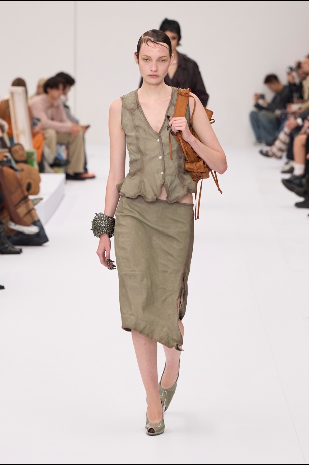 من مجموعة Acne Studios ربيع و صيف 2025