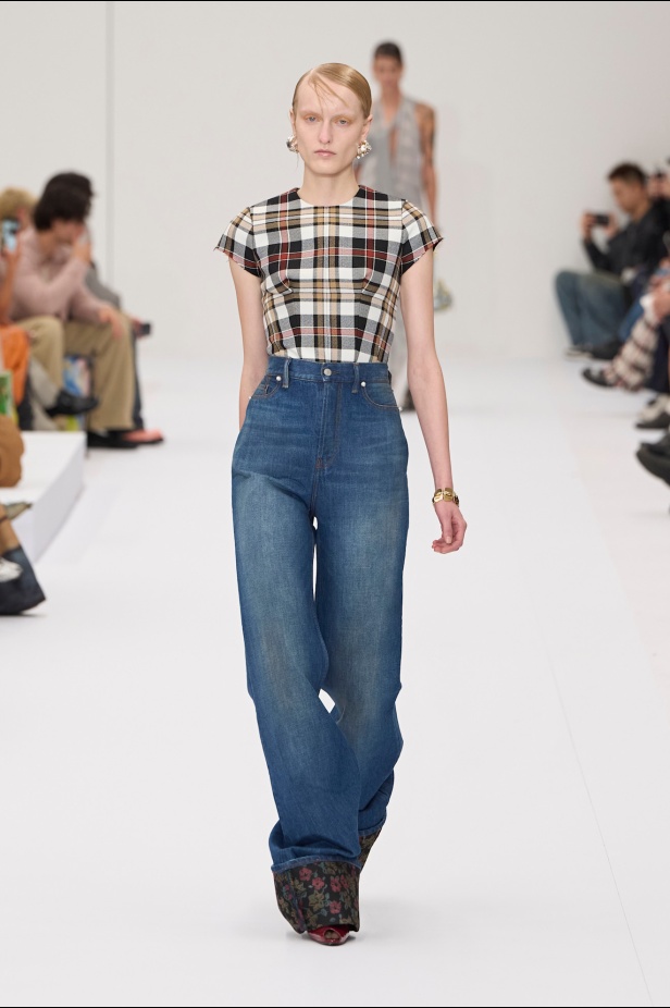 من مجموعة Acne Studios ربيع و صيف 2025