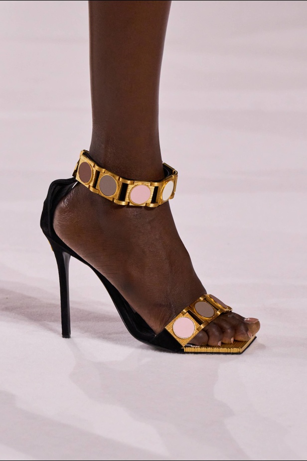 عودة إلى الجذور في مجموعة بالمان لربيع 2025