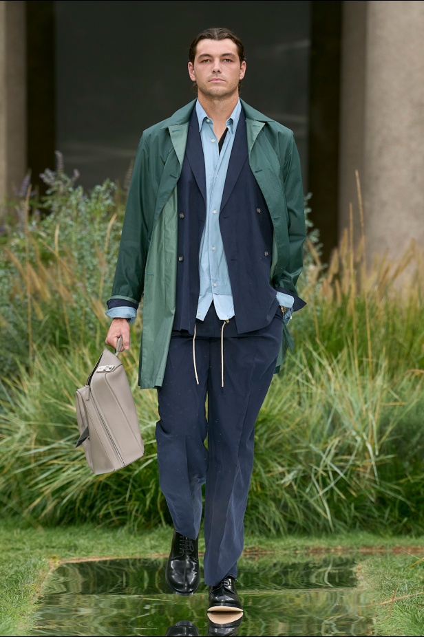 مجموعة Out of Office من Boss لربيع وصيف 2025