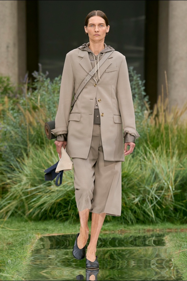 مجموعة Out of Office من Boss لربيع وصيف 2025