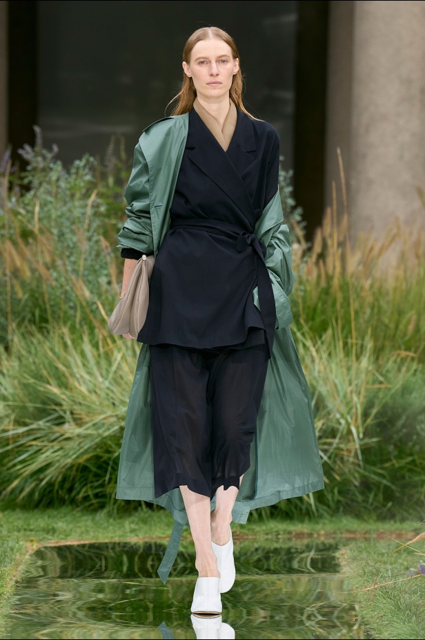 مجموعة Out of Office من Boss لربيع وصيف 2025