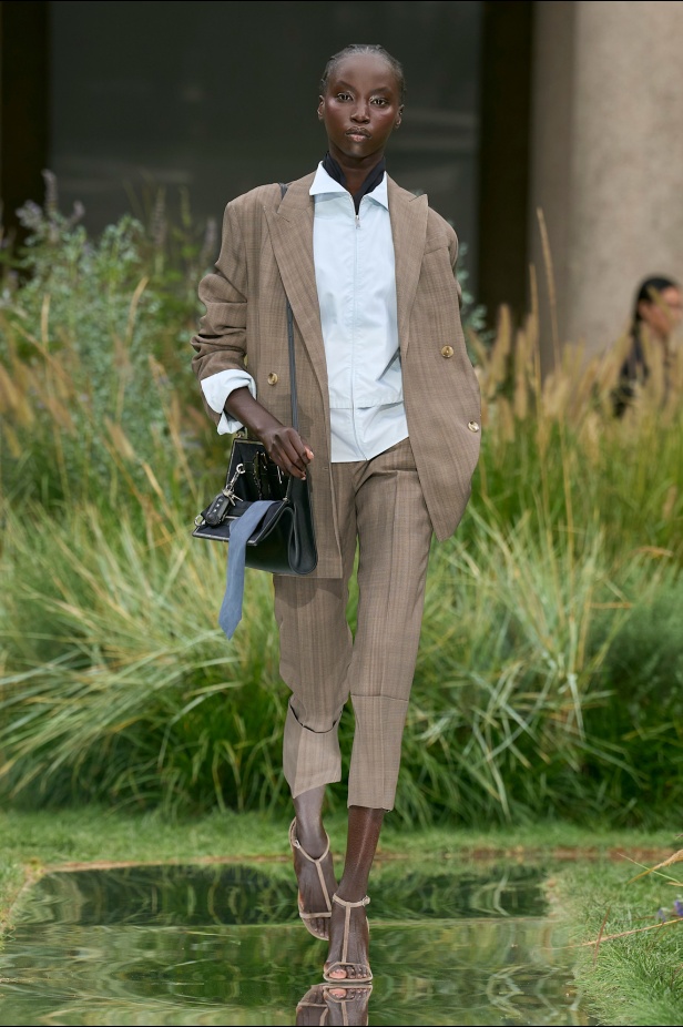 مجموعة Out of Office من Boss لربيع وصيف 2025