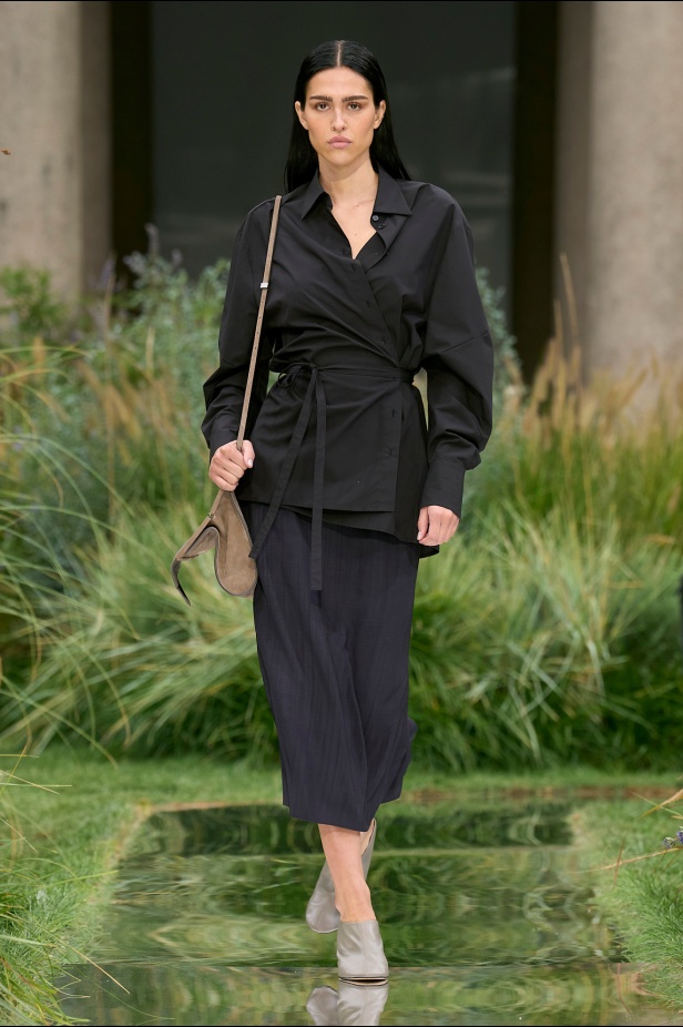 مجموعة Out of Office من Boss لربيع وصيف 2025