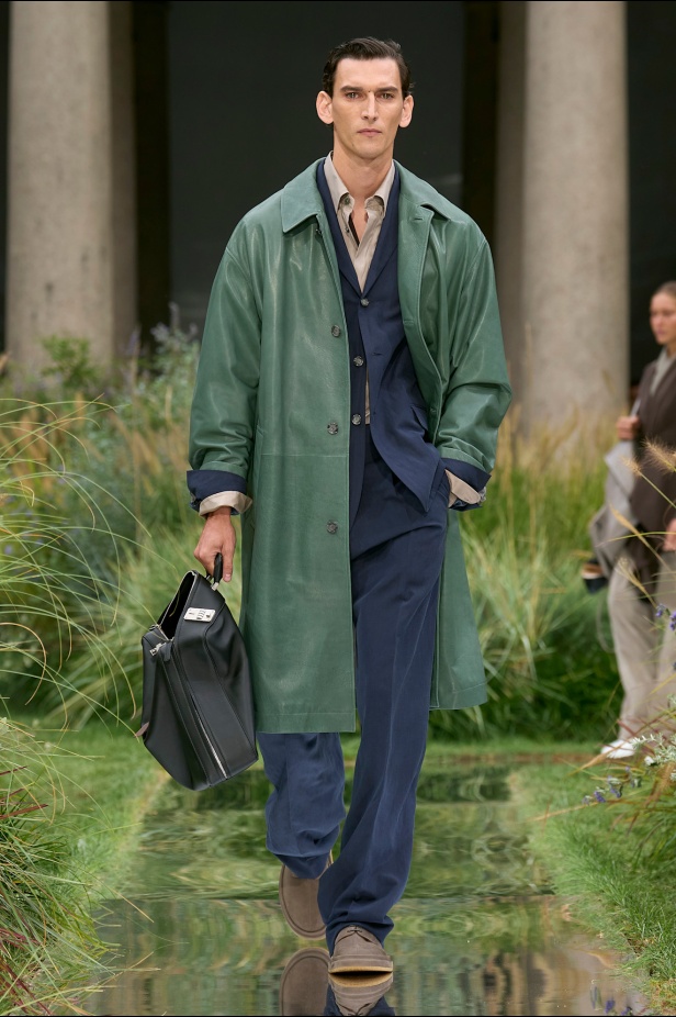 مجموعة Out of Office من Boss لربيع وصيف 2025