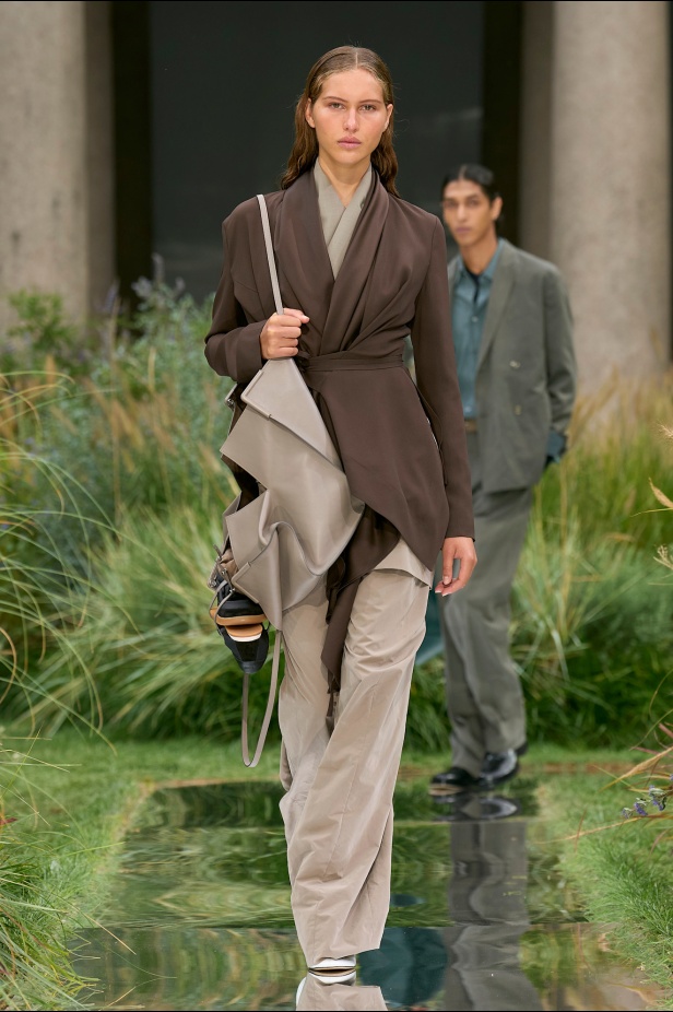 مجموعة Out of Office من Boss لربيع وصيف 2025