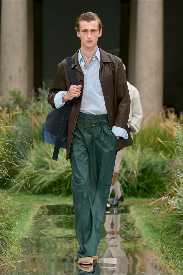 مجموعة Out of Office من Boss لربيع وصيف 2025