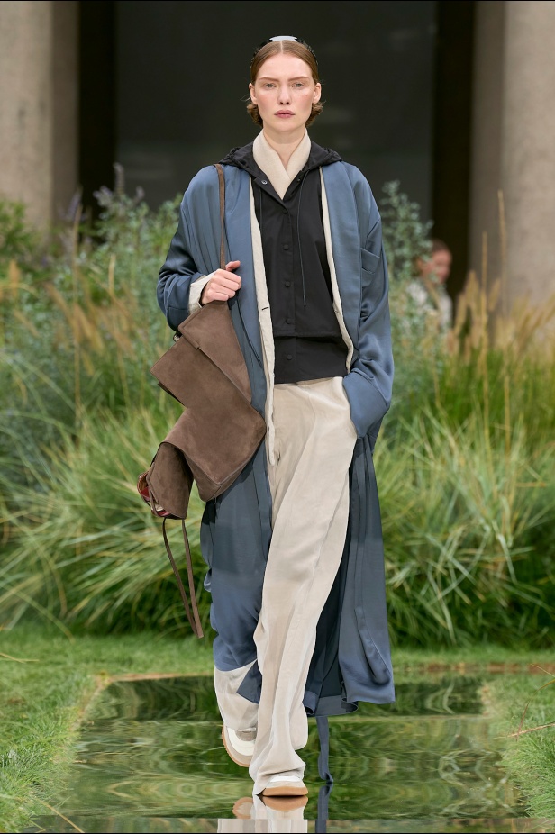 مجموعة Out of Office من Boss لربيع وصيف 2025